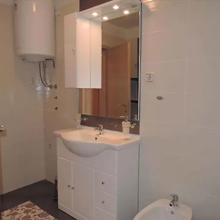 In 15452 Apartment *