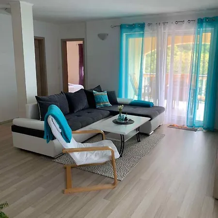Apartment In 15452 *